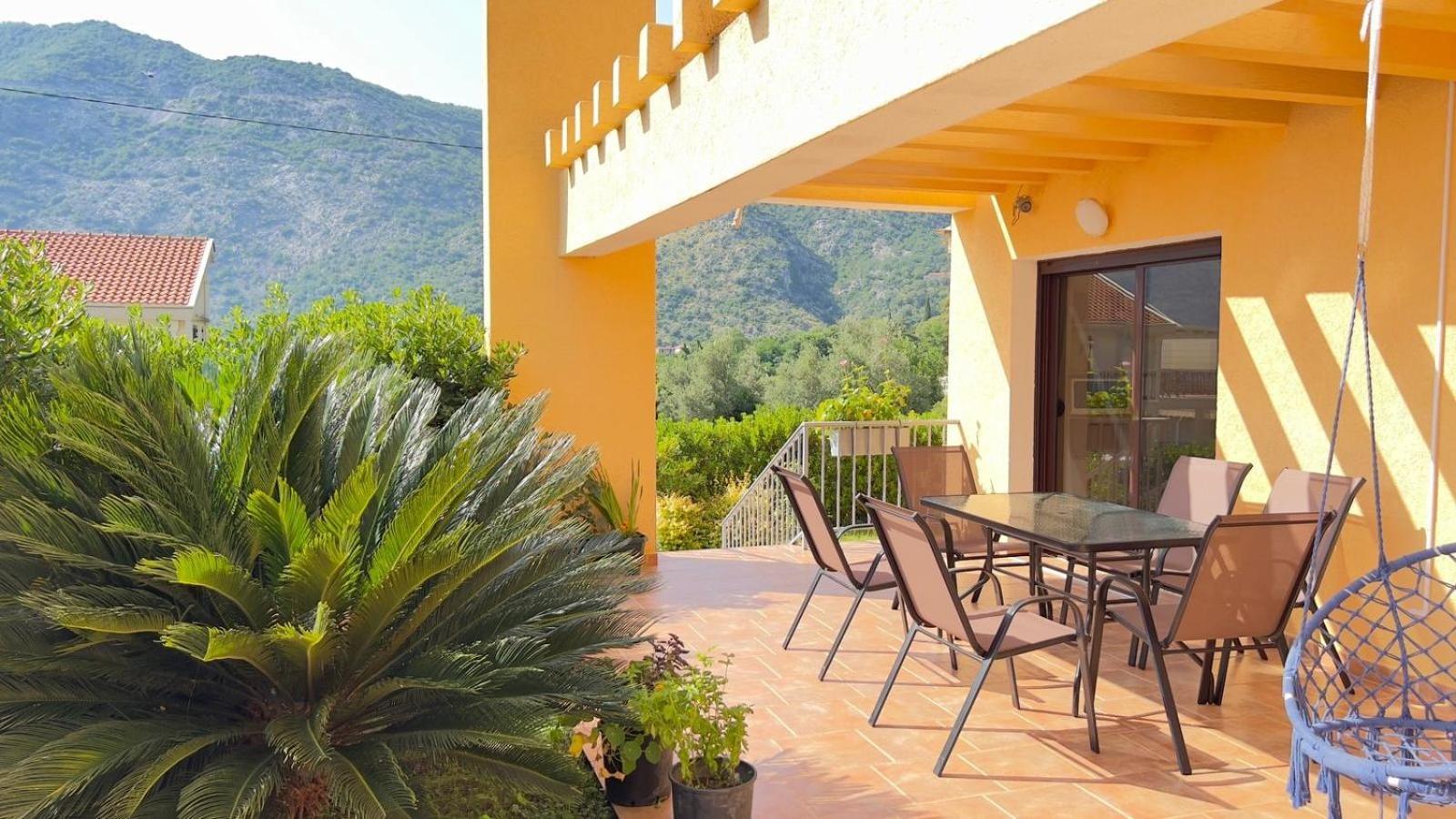 Villa Risan Apartments Esterno foto