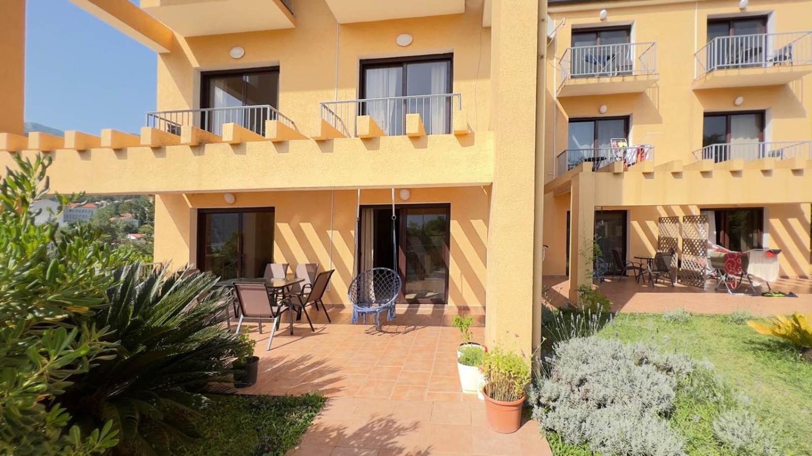 Villa Risan Apartments Esterno foto