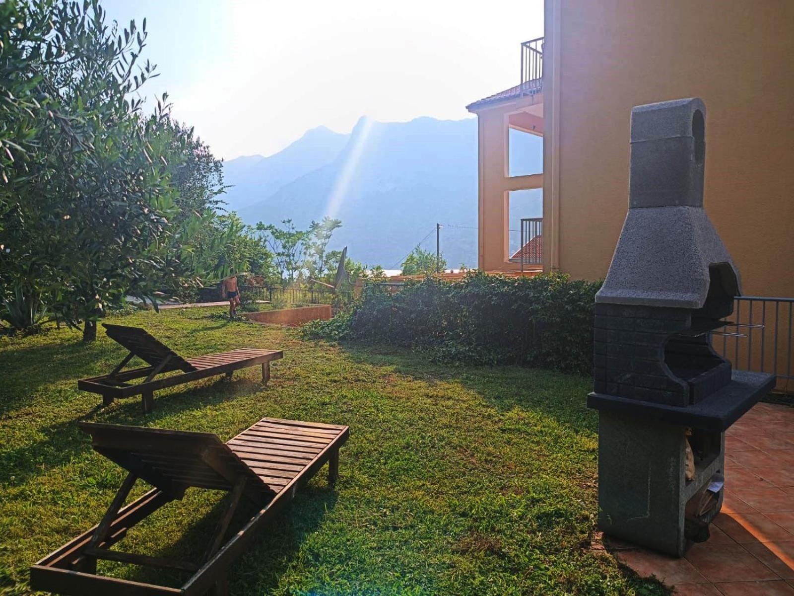 Villa Risan Apartments Esterno foto