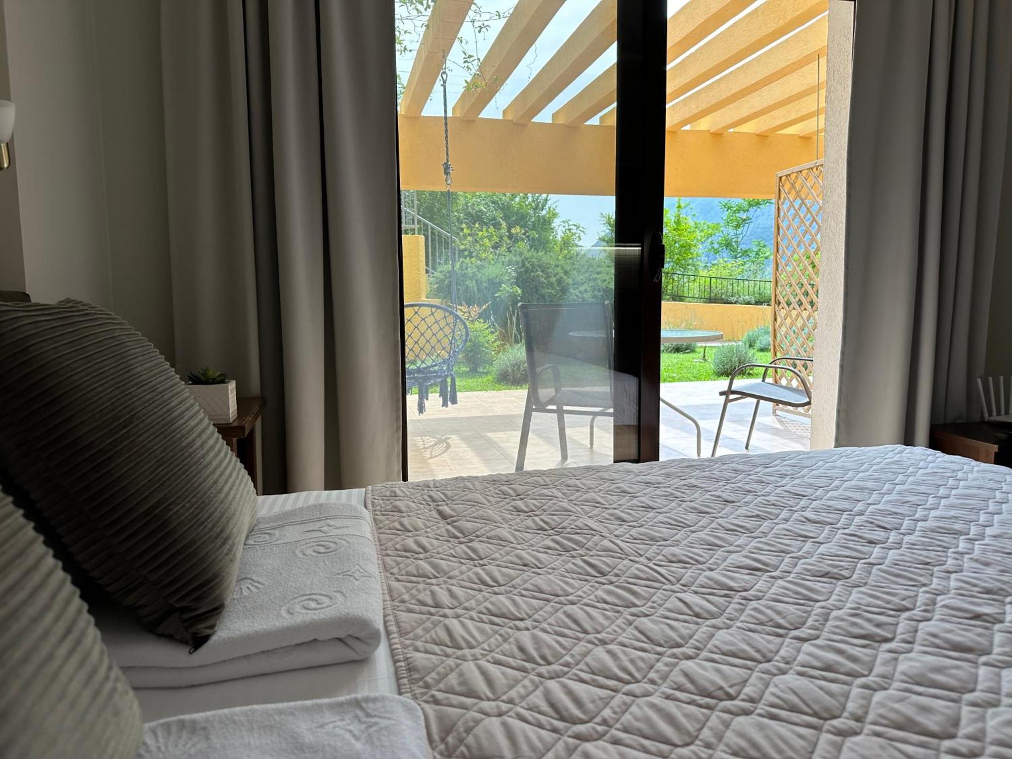 Villa Risan Apartments Esterno foto