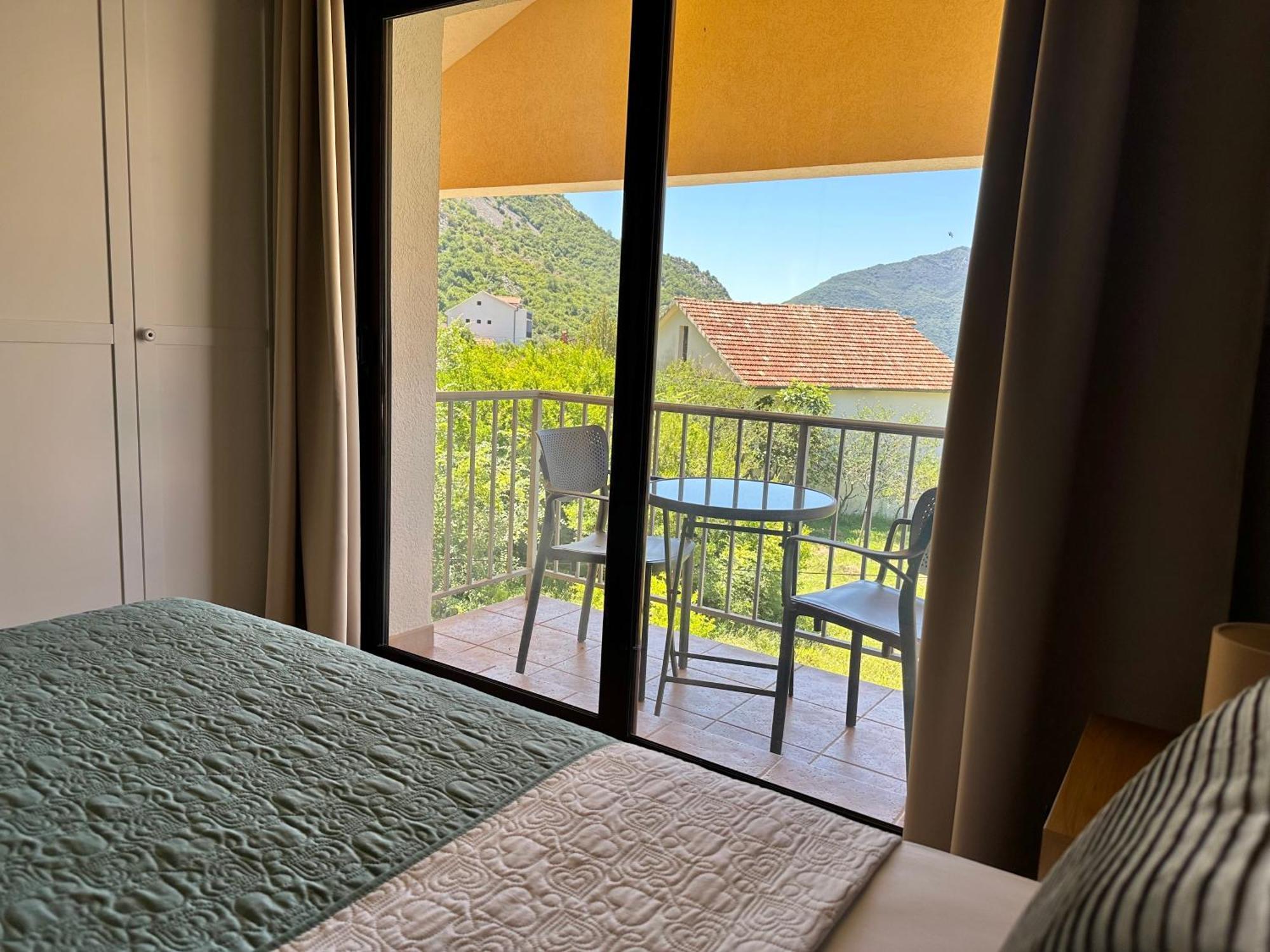 Villa Risan Apartments Esterno foto