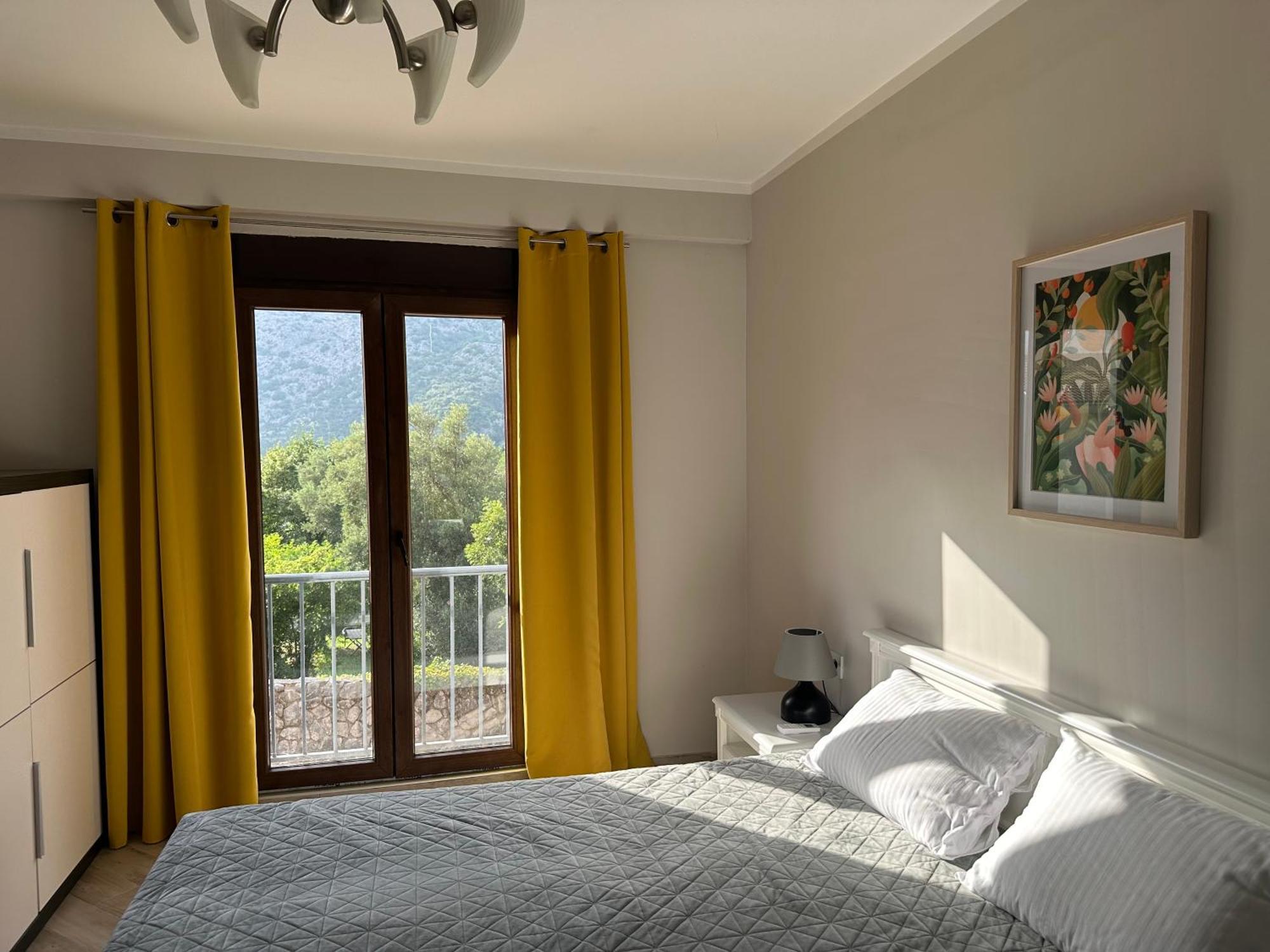Villa Risan Apartments Esterno foto